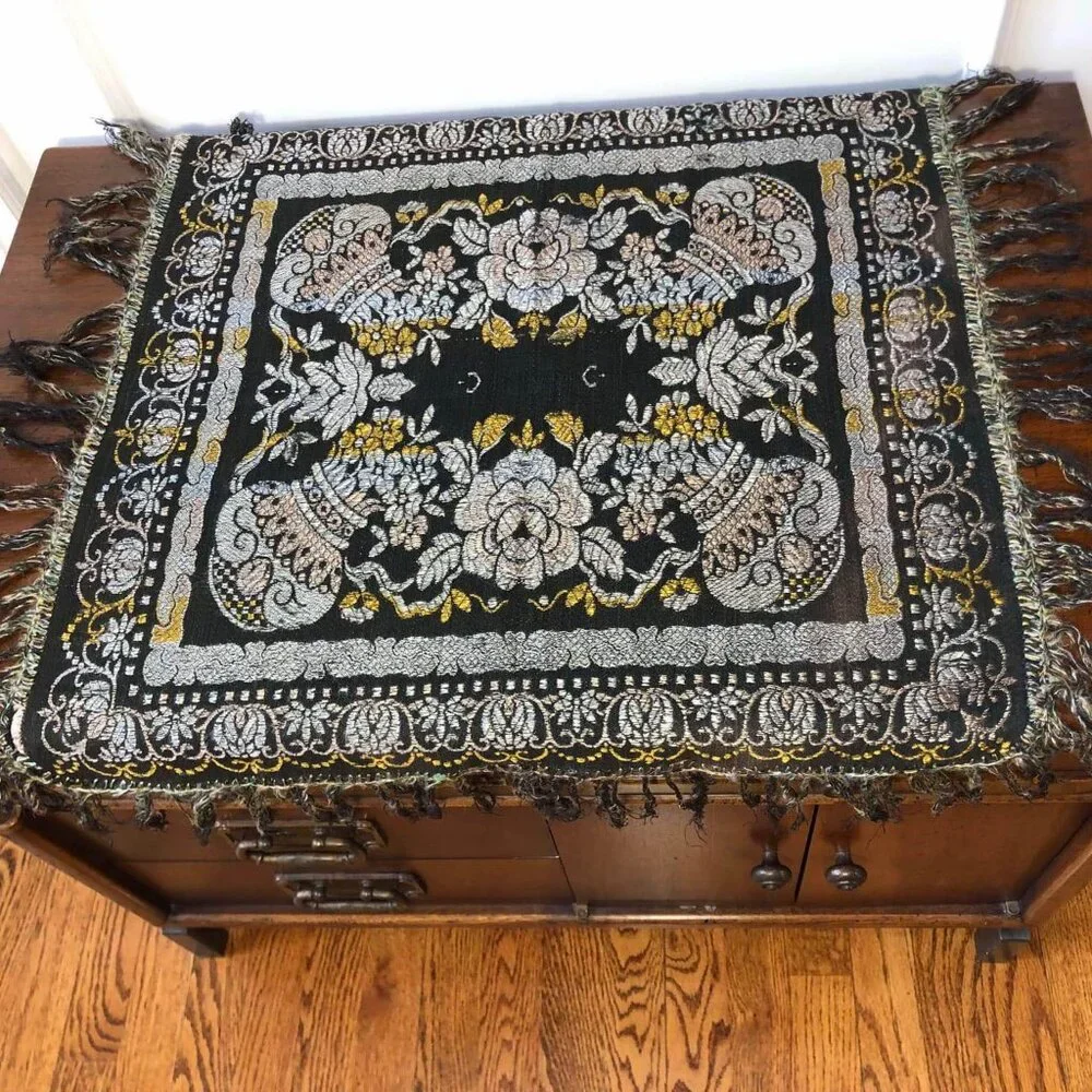 Vintage reversible lamp table scarf - Picture 7 of 10